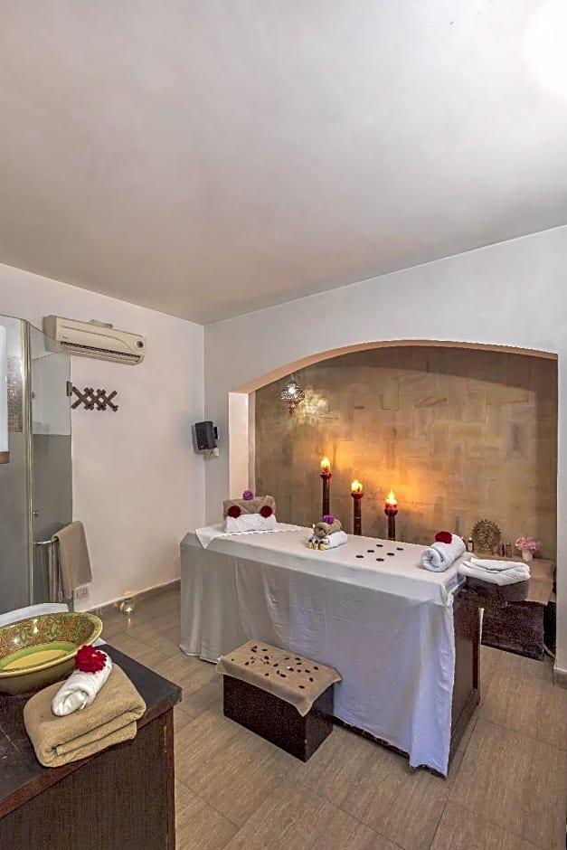 Club Mahindra Kanatal