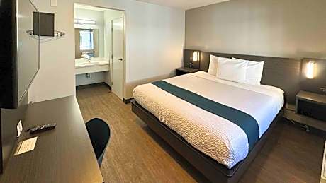 2 Full Beds | ADA/Tub/Hearing Impaired