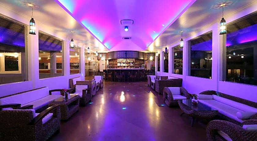 Le Pondy - Beach and Lake Resort