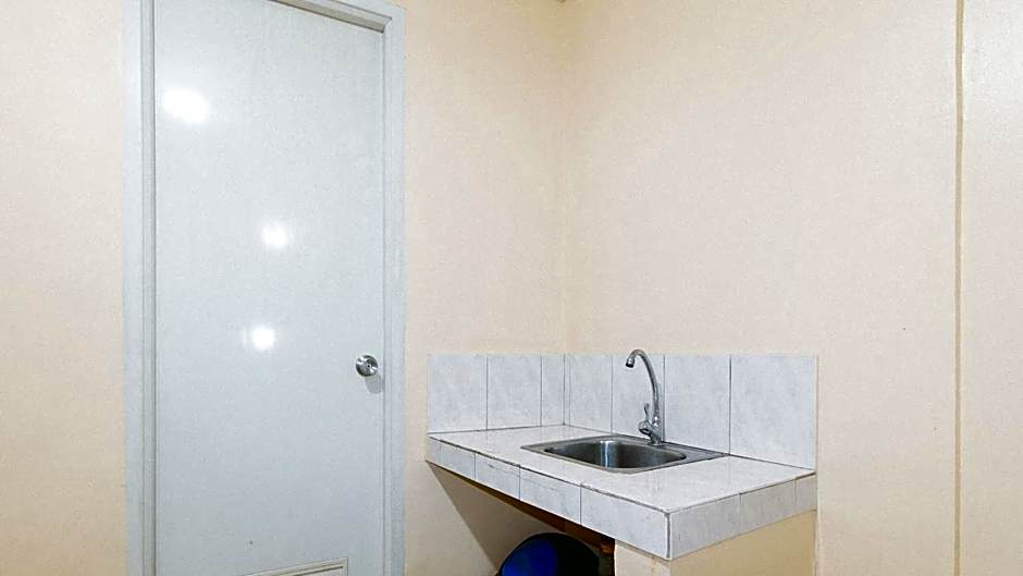 Mervin's Terraces by RedDoorz