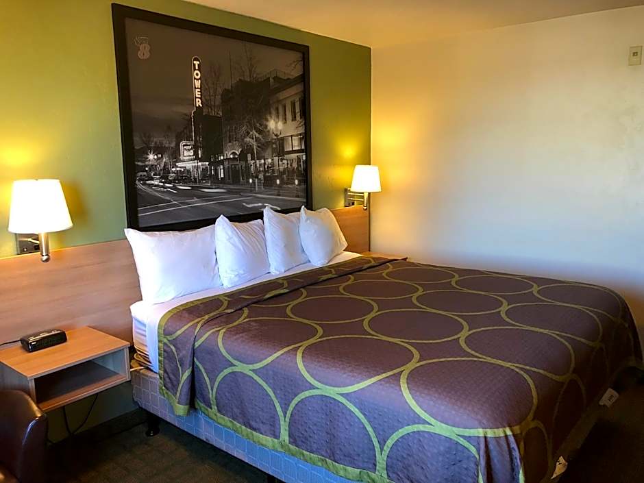 Super 8 by Wyndham Bend