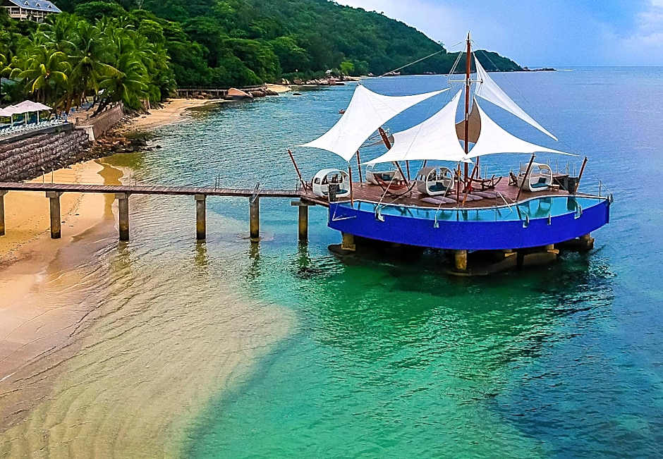 Coco de Mer and Black Parrot Suites