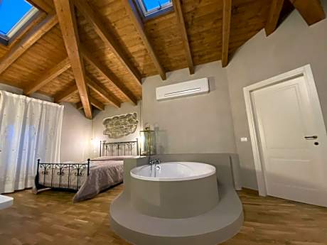 King Room with Spa Bath