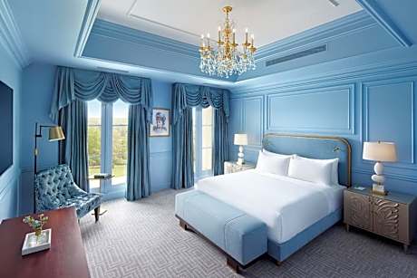 Chateau King Suite
