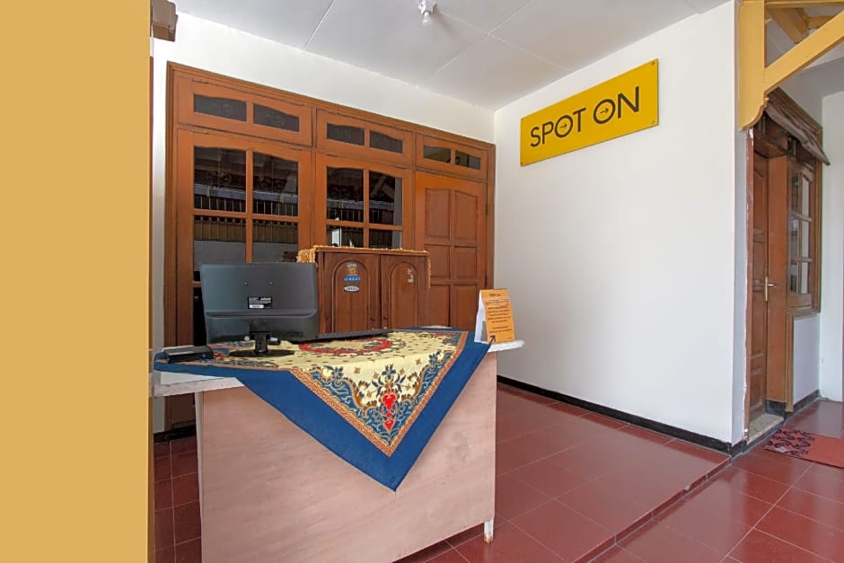 SPOT ON 3218 Bee Palm Family Syariah