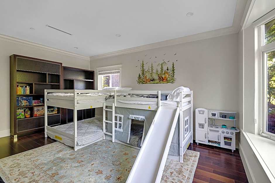 Luxurious Multi-Family Home in Vancouver West, 10 Mins Downtown