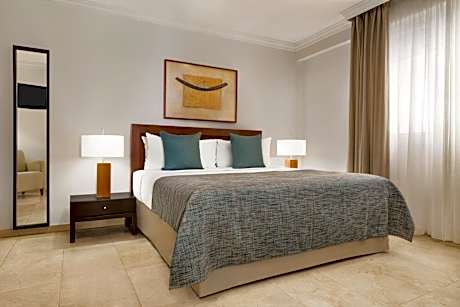 Superior One-Bedroom Apartment with Hot Tub and Ocean View