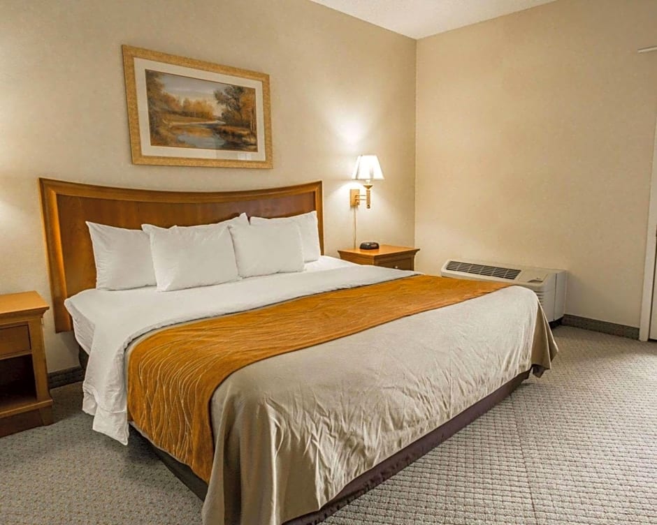 Rodeway Inn & Suites Cherokee On the River