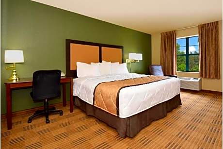 1 QUEEN BED | MODERN, ADA ACCESS, SMK, KITCHEN