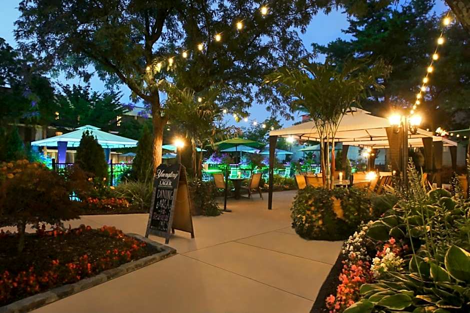 Holiday Inn Westbury-Long Island By IHG