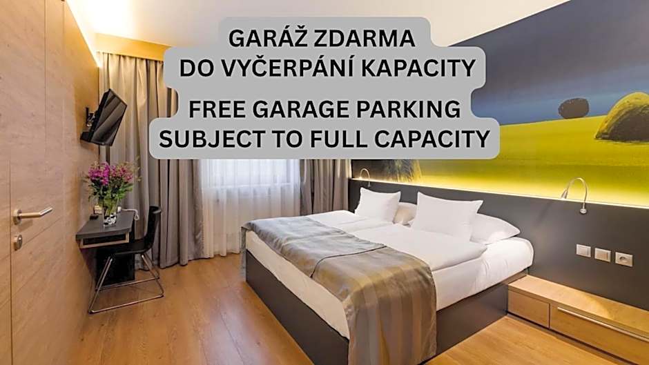 Expo Hotel