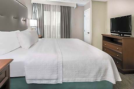 One-Bedroom King Suite - Non-Smoking