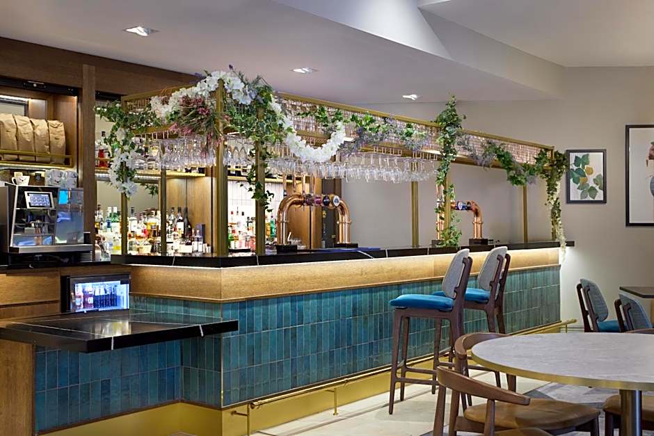 DoubleTree by Hilton Dartford Bridge