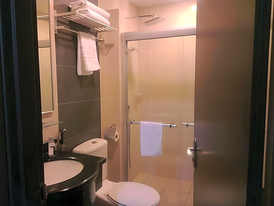 1 City Hotel