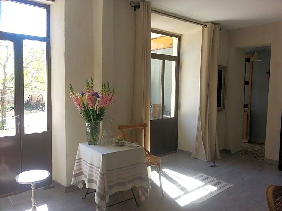 CHAMBRES D'HÔTES L'Oréliane en Provence Adults Only