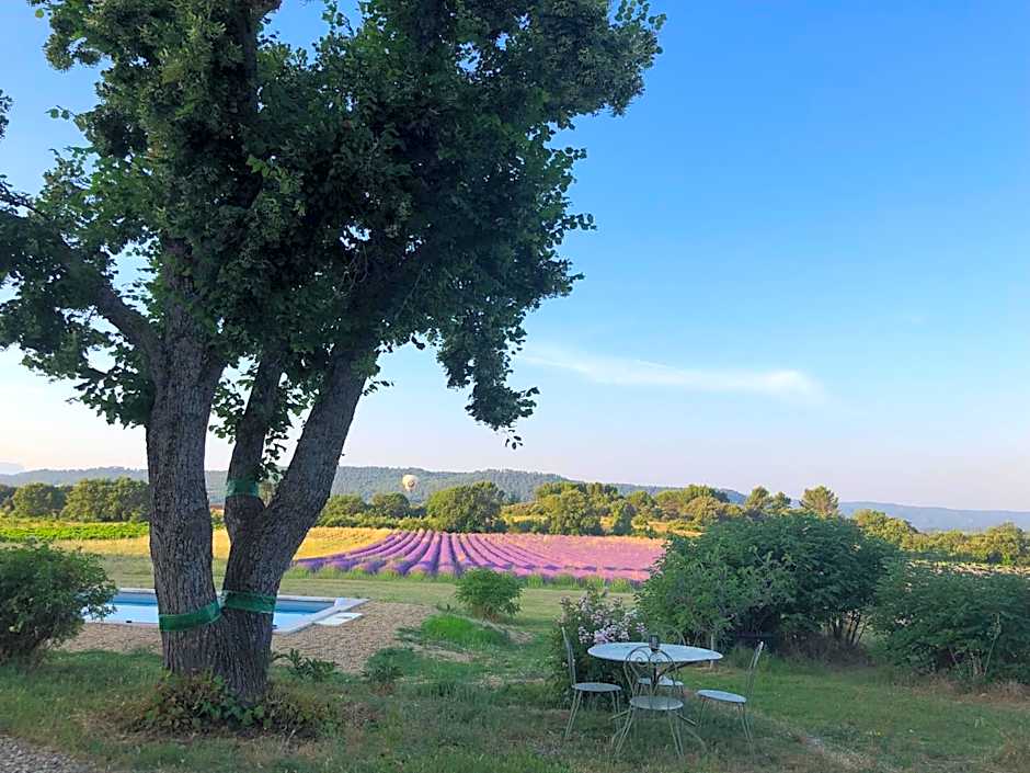 Chambre hôtes Les Garrigues CUCURON