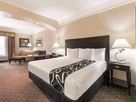 1 King Bed Mobility/Hearing Impaired Accessible Room Non-Smoking