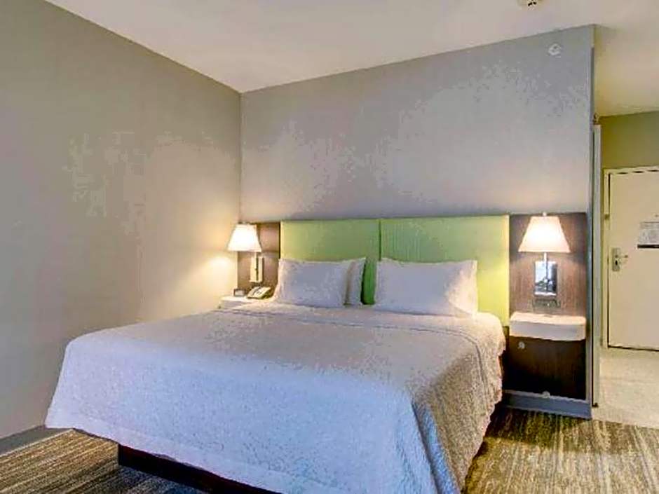 Hampton Inn & Suites Boston/Stoughton