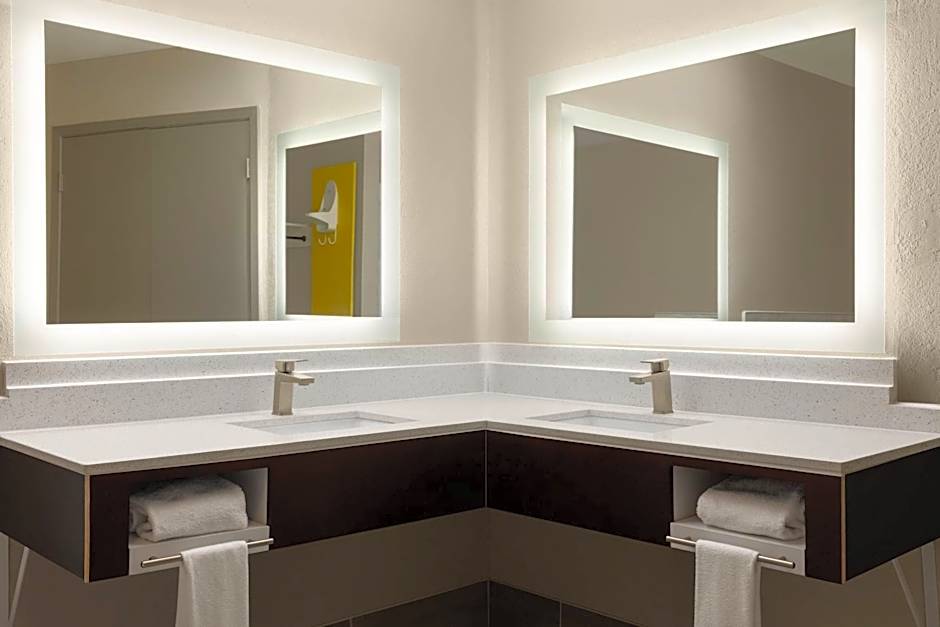 Days Inn by Wyndham Suites Fredericksburg