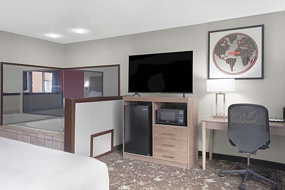 Ramada by Wyndham Cedar Rapids South