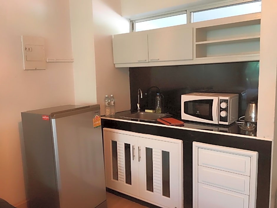 Photo 1 of 16 of Deluxe 2 Double Beds, Sofabed and Kitchenette - No Smoking, Partial Ocean View