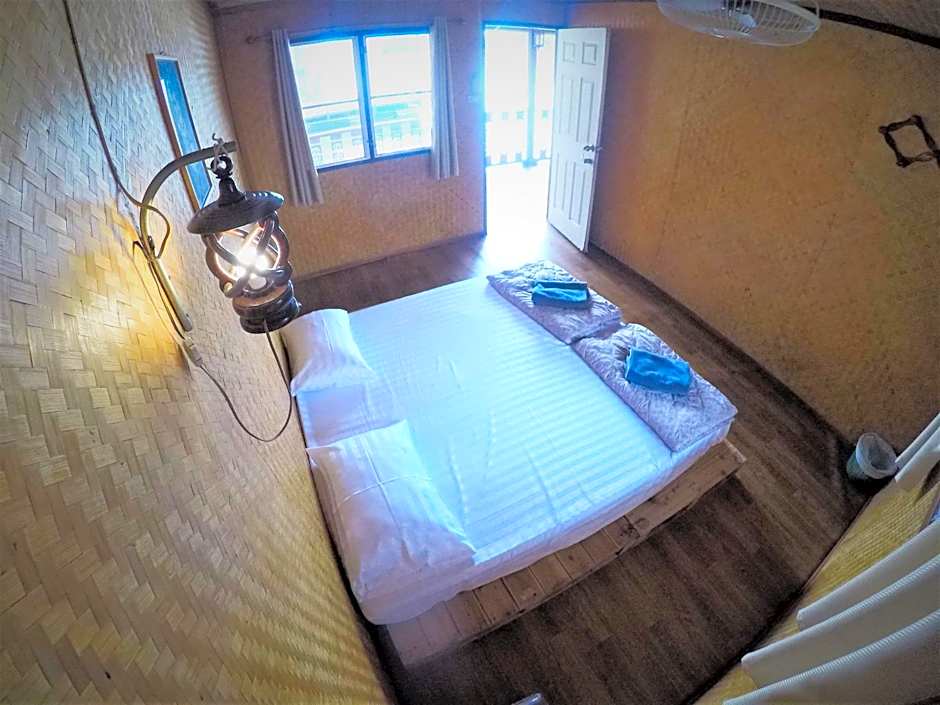T & T Hostel Kanchanaburi