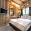 Isola 12 Hotel