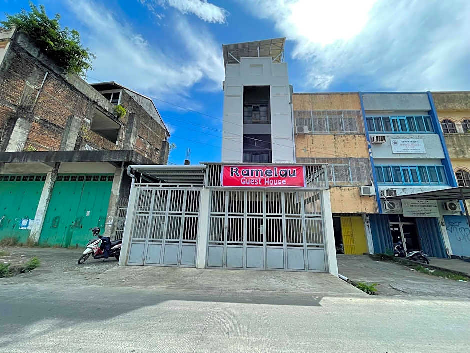 Ramelau near AP Pettarani By RedDoorz – Makassar, CA