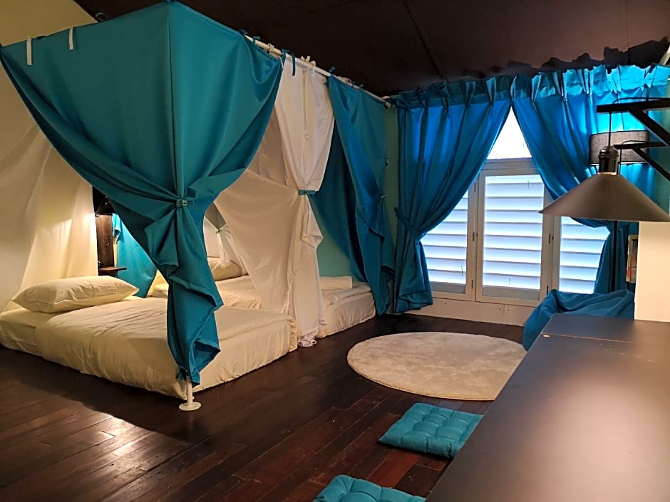 Foto 1 dari 10 — A Bed in All-Female Dormitory Bedroom