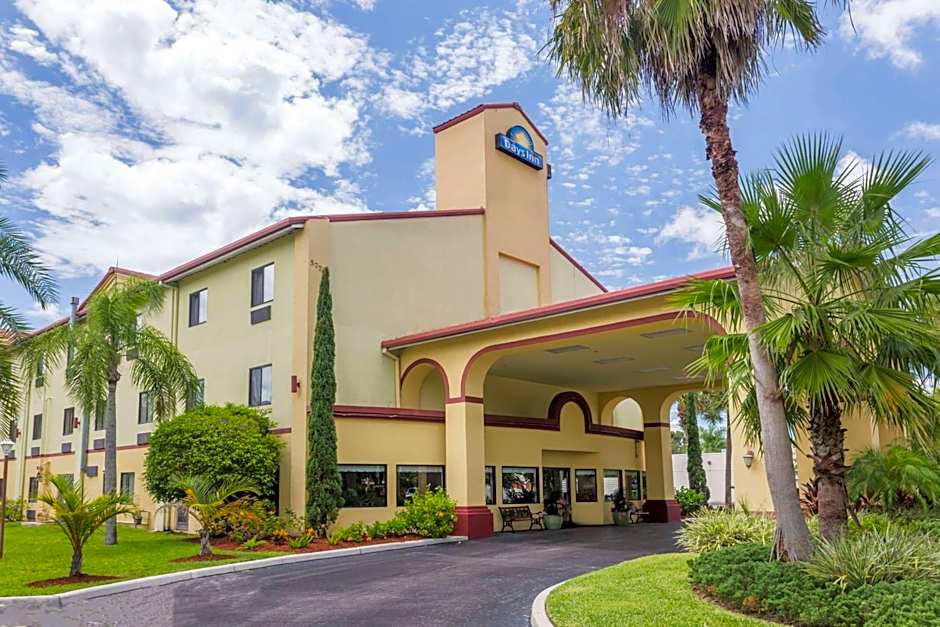 Days Inn by Wyndham Sarasota I-75