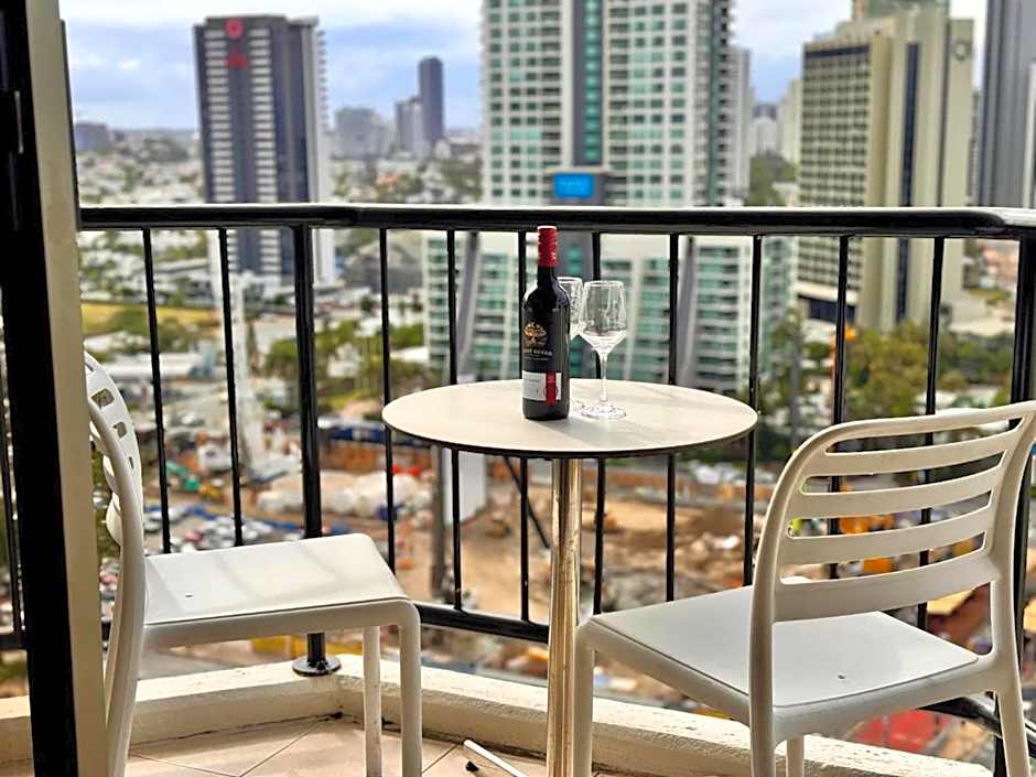 Surfers Apmnt 2 Beds Stunning Ocean Views