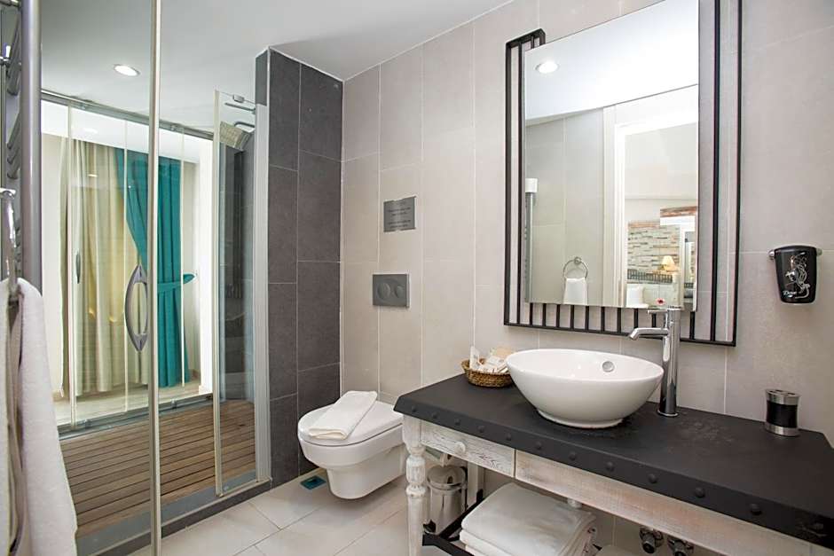 Dedeminn Marina Hotel