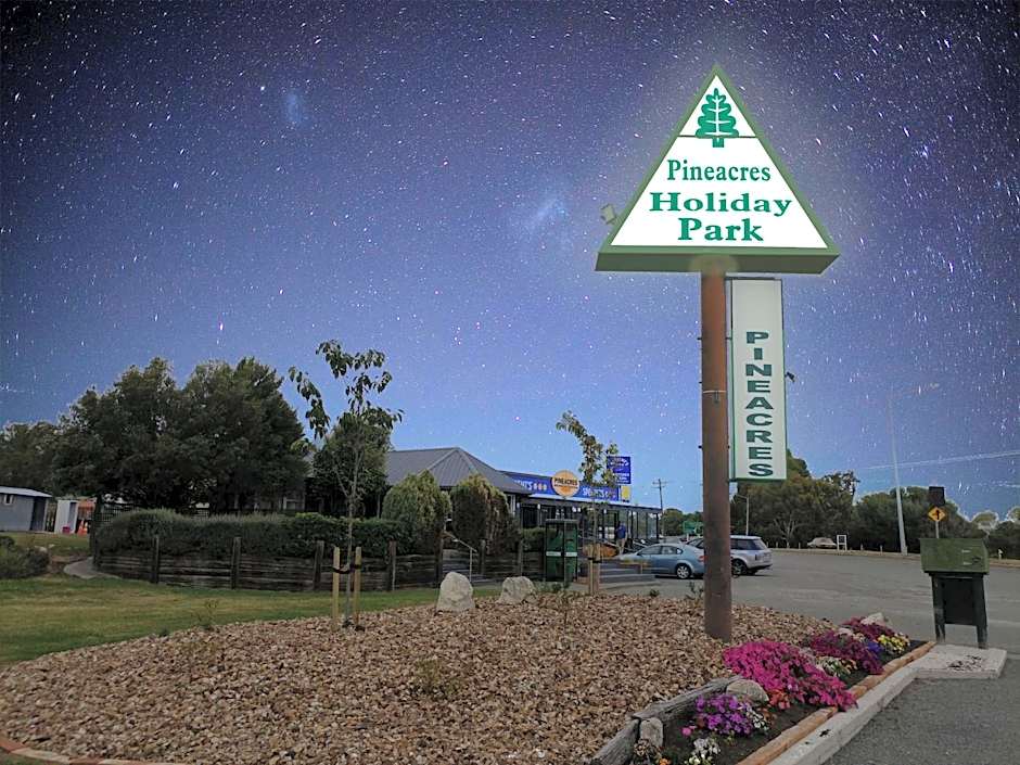 Pineacres Motel and Park