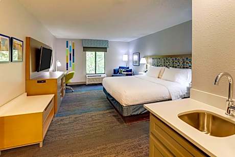 Deluxe King Room with Walk-In Shower