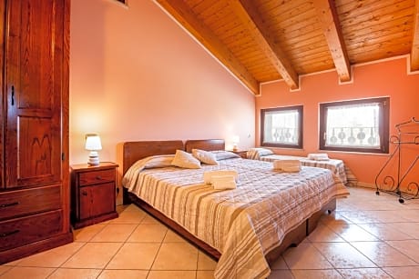 Three-Bedroom Apartment (3-7 Adults) with two bathrooms