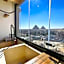 The 2 BDR Pyramids Vista w Bathtub