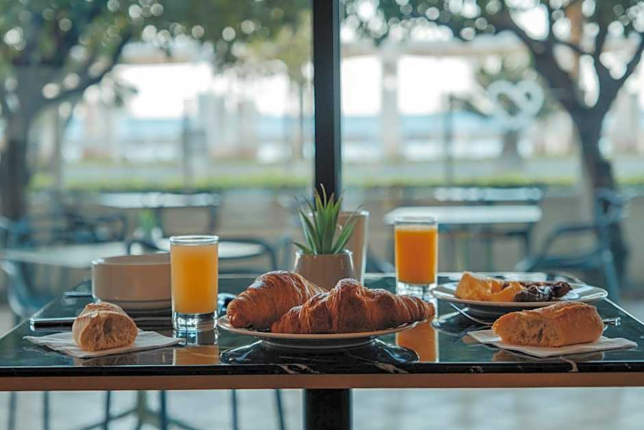 Hôtel Le Royal Promenade des Anglais