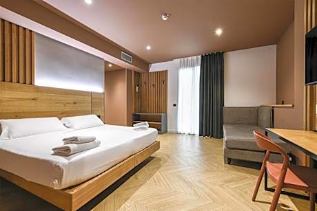 Connecting Queen Room with Double Bathroom