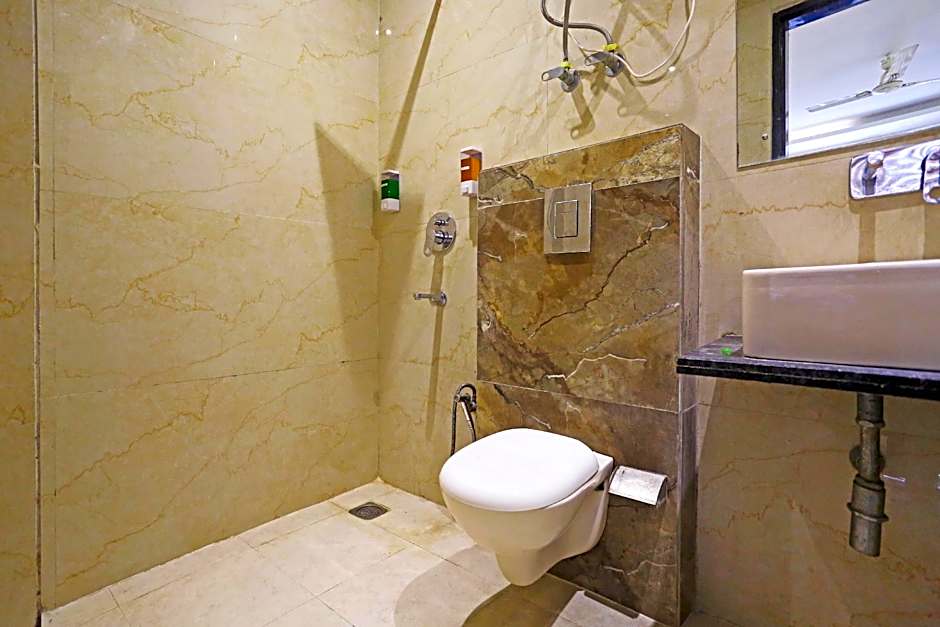 Hotel Iconic Suite - Near Delhi Airport