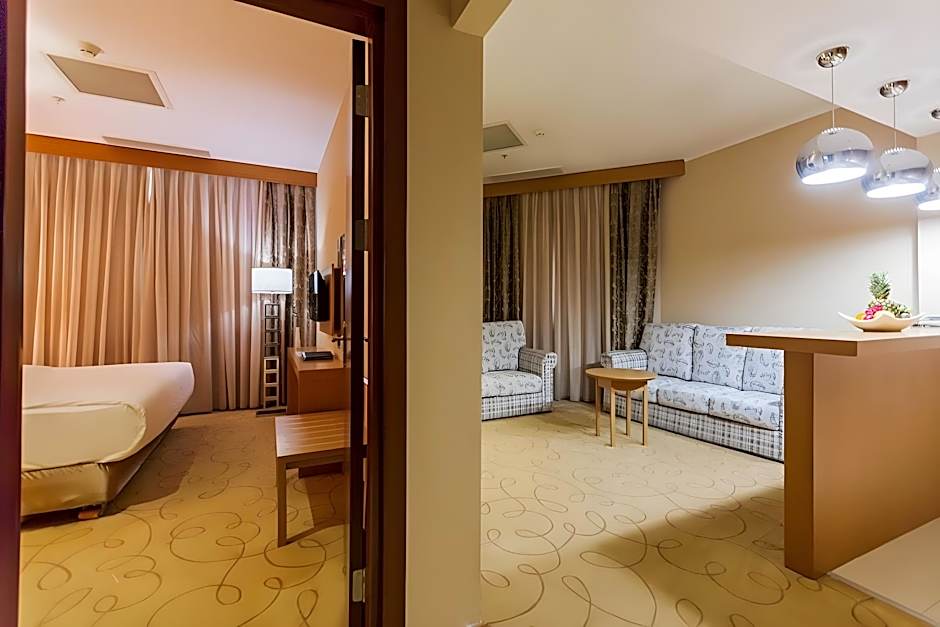 Dedeman Oskemen Tavros Hotel