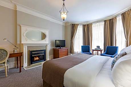 Deluxe King Room with Fireplace