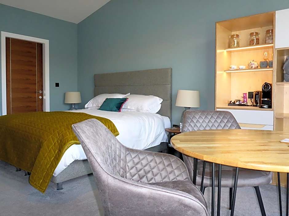 Stones Luxury B&B with hot tub and self-contained rooms