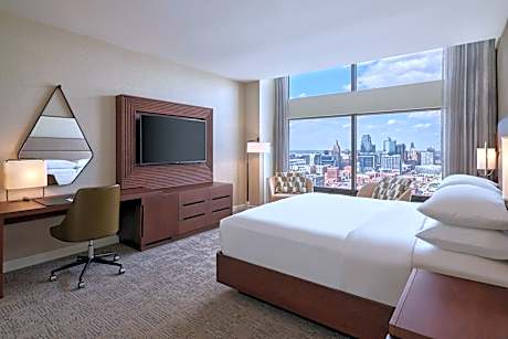 Luxury Suite, 1 Bedroom Suite, 1 King, Skyline view, High floor