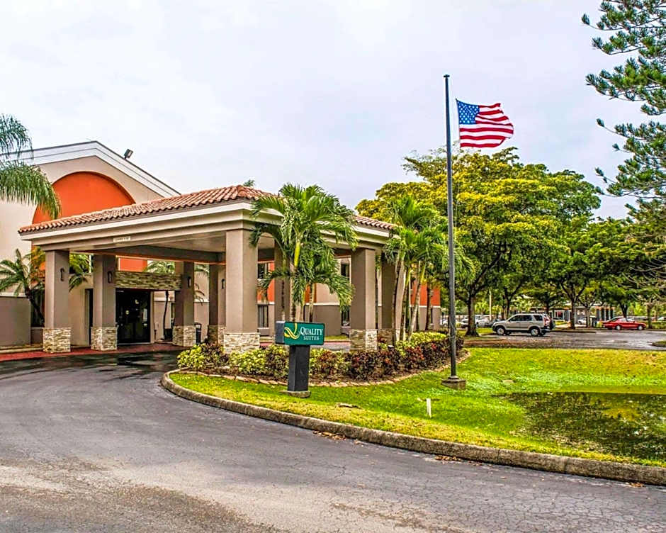 Photo 1 of 36 of Quality Suites Fort Myers I-75