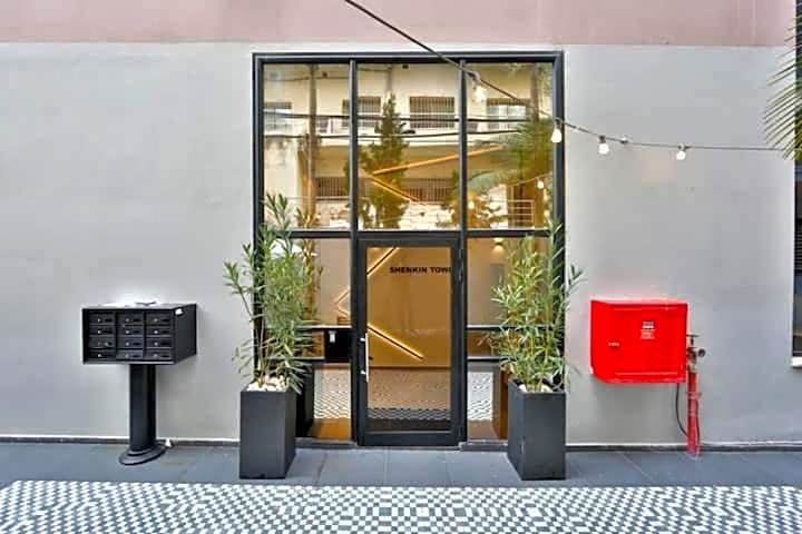 2Bedroom Suite 9 with shelter