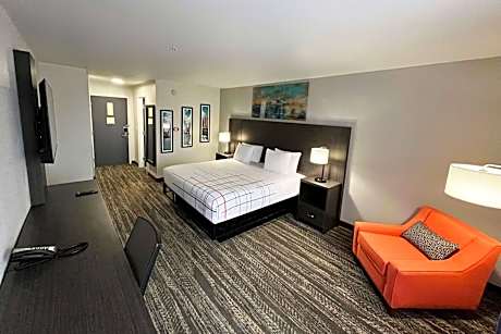 1 King Bed Suite Non-Smoking