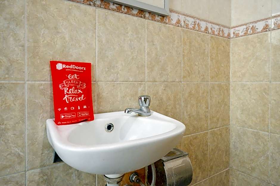 RedDoorz near Tugu Yogyakarta