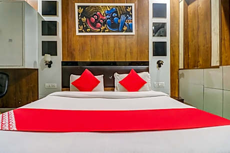 OYO 84330 Sansaar Hotel
