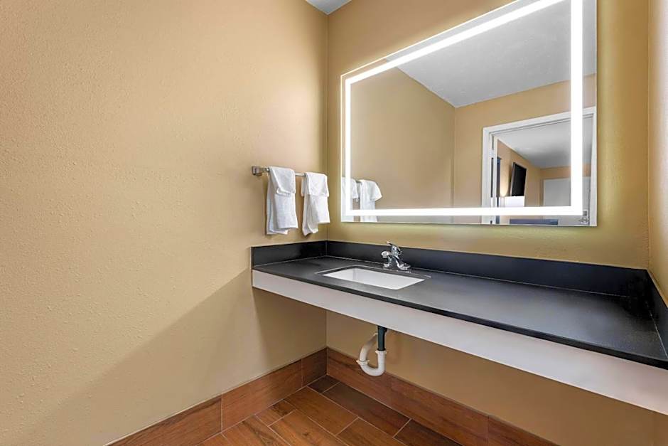 Super 8 by Wyndham Gadsden AL