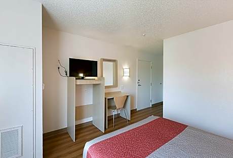Double Bed Non-Smoking
